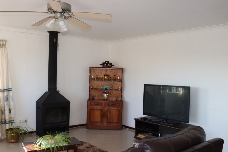 To Let 4 Bedroom Property for Rent in Bettys Bay Western Cape